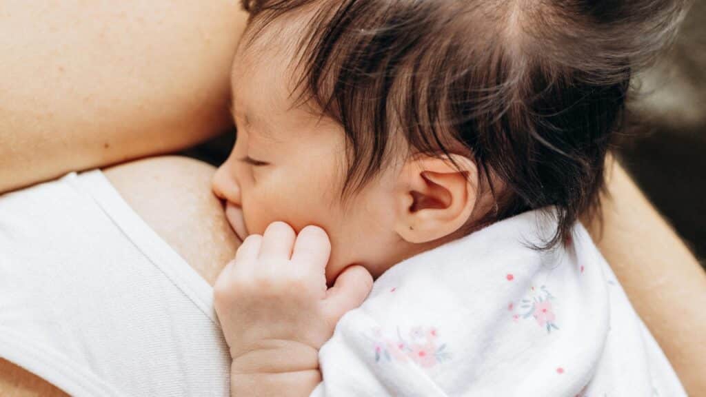 Is my baby getting enough milk? First week breastfeeding guide