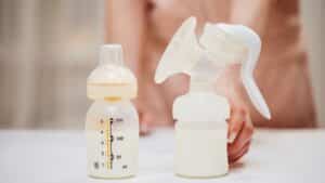 How Much Milk Should I Put in a Bottle